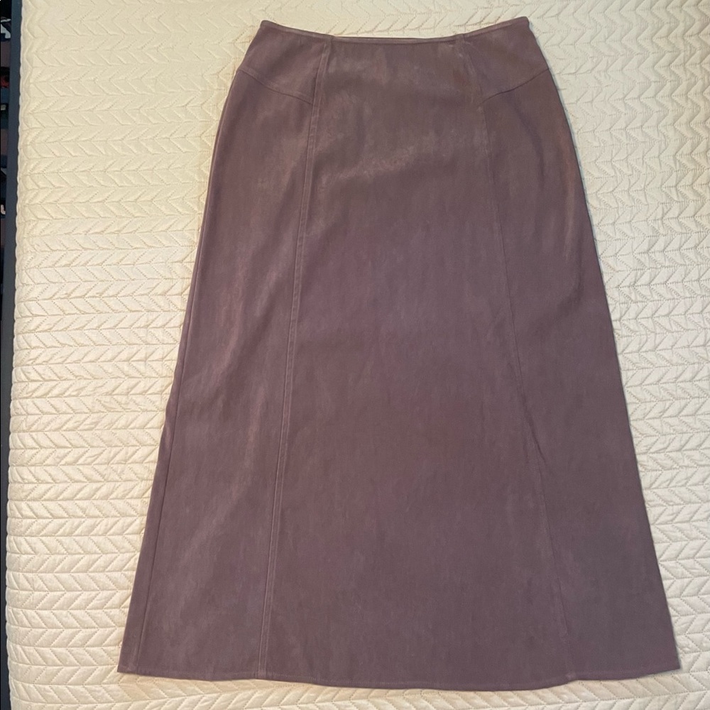 Orvis suede-like brown skirt, boot length, size 8. Excellent condition!